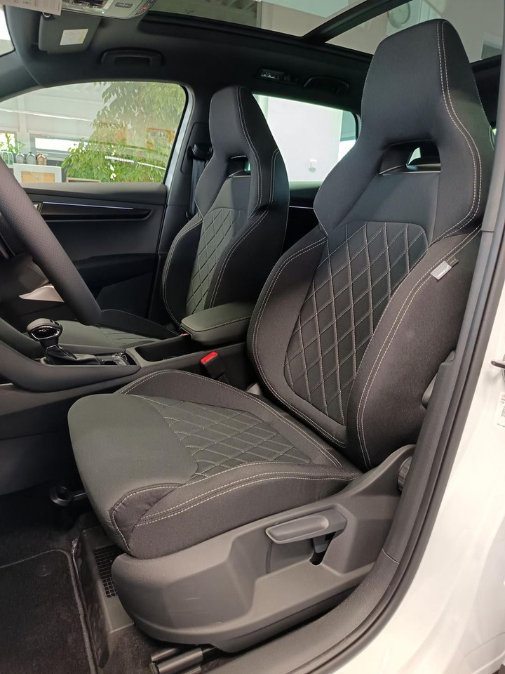 Внедорожник Skoda Karoq Sportline 1,5 TSI DSG*AHK*PSD*STD.HZG*NAVI: фото 18