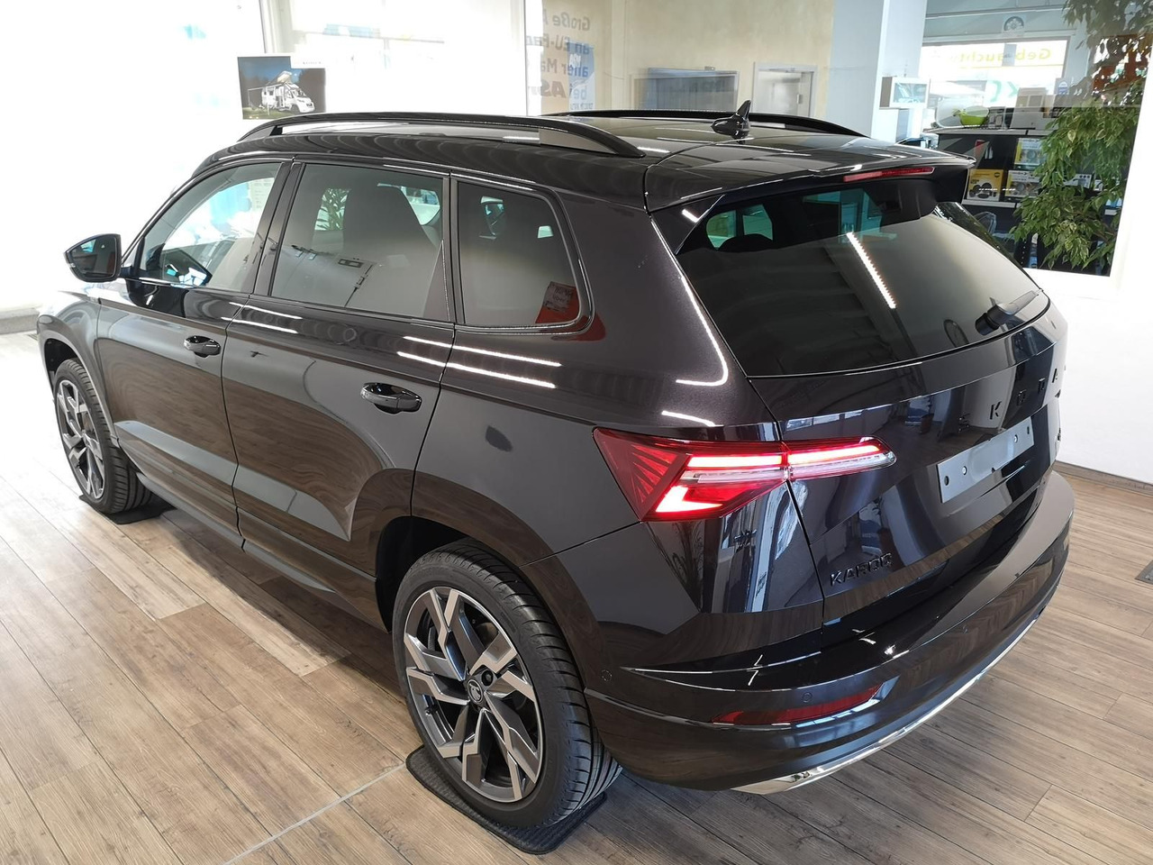 Skoda Karoq Sportline 2,0TDI DSG 4x4*PSD*AHK*360°*NAVI - Внедорожник: фото 4 Skoda Karoq Sportline 2,0TDI DSG 4x4*PSD*AHK*360°*NAVI - Внедорожник: фото 4