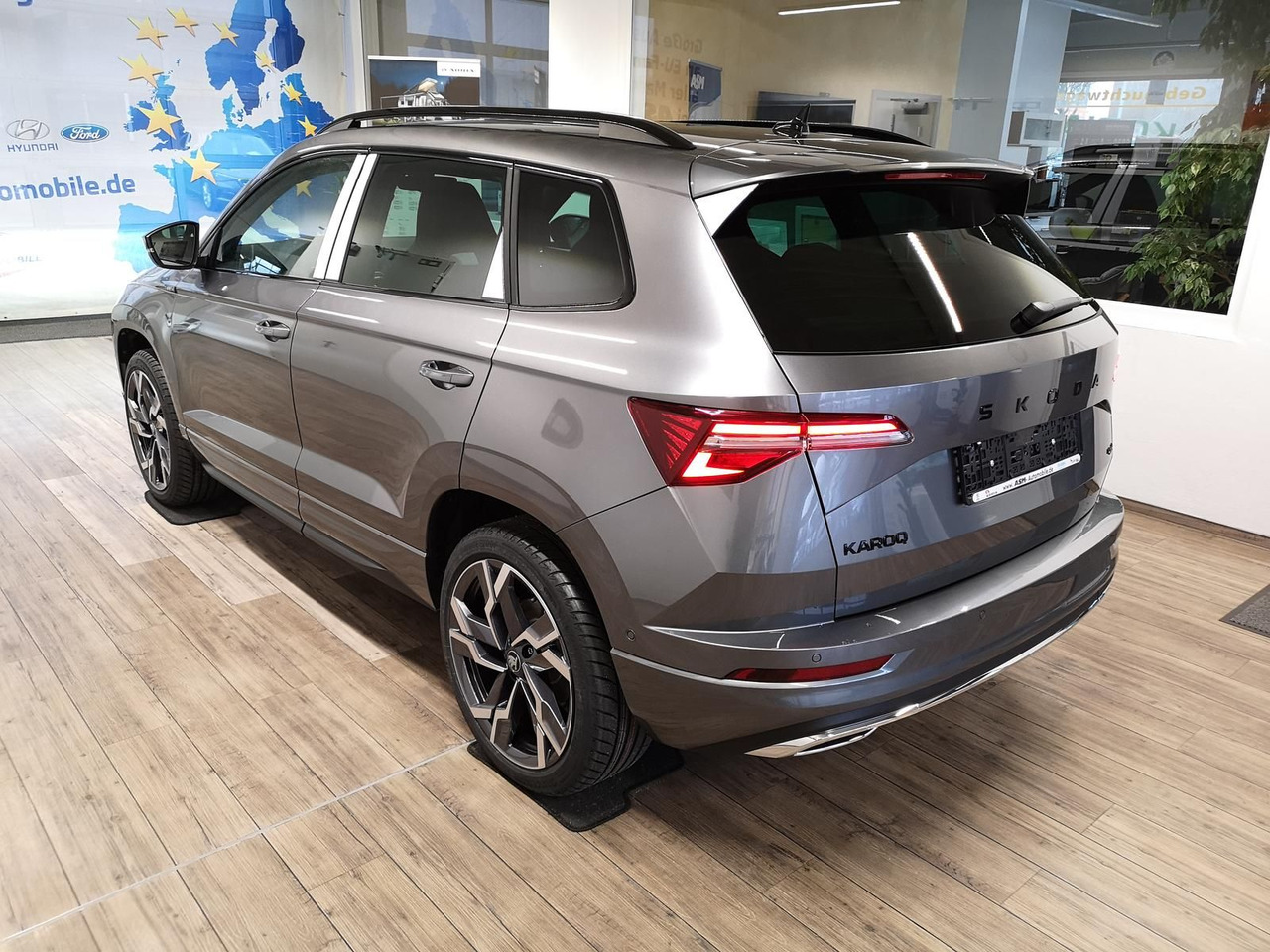 Skoda Karoq Sportline 2,0TDI DSG 4x4*PSD*AHK*360°*NAVI - Внедорожник: фото 4 Skoda Karoq Sportline 2,0TDI DSG 4x4*PSD*AHK*360°*NAVI - Внедорожник: фото 4