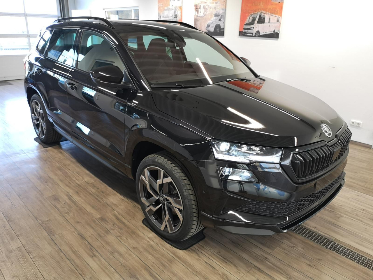 Skoda Karoq Sportline 2,0TDI DSG 4x4*PSD*AHK*360°*NAVI - Внедорожник: фото 3 Skoda Karoq Sportline 2,0TDI DSG 4x4*PSD*AHK*360°*NAVI - Внедорожник: фото 3