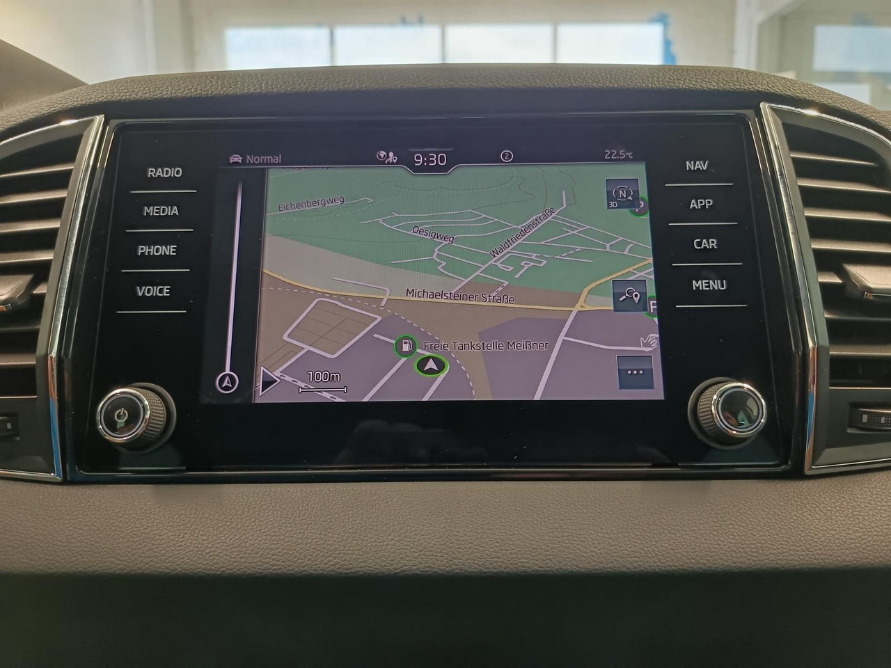 Внедорожник Skoda Karoq Style 1,5TSI DSG*AHK-VORBER*NAVI*LED*R-KAM: фото 12