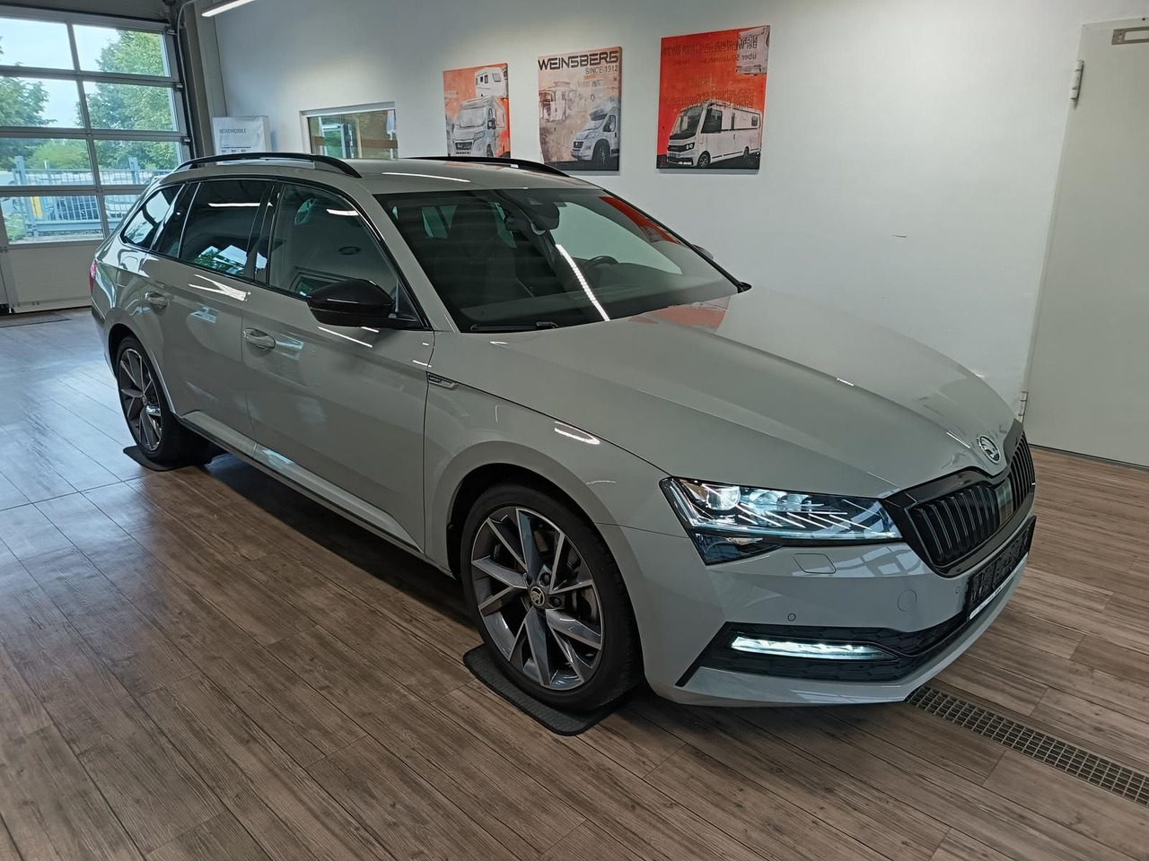 Skoda Superb Combi Sportline 2.0TSI DSG4x4*AHK*DCC*ACC - Легковой автомобиль: фото 3 Skoda Superb Combi Sportline 2.0TSI DSG4x4*AHK*DCC*ACC - Легковой автомобиль: фото 3