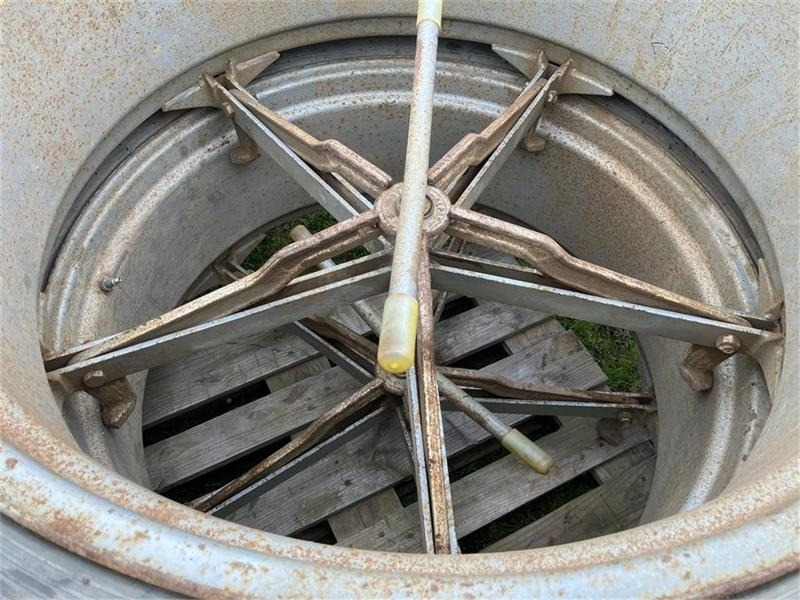 Molcon 16.9x38 5 armet bred - Шина для Сельскохозяйственной техники: фото 2 Molcon 16.9x38 5 armet bred - Шина для Сельскохозяйственной техники: фото 2