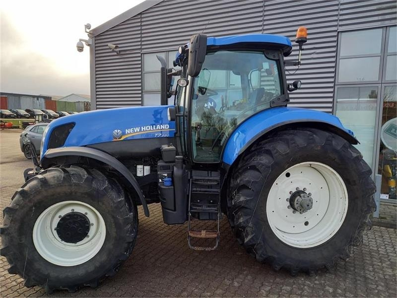 New Holland T7.220 - Трактор: фото 2 New Holland T7.220 - Трактор: фото 2