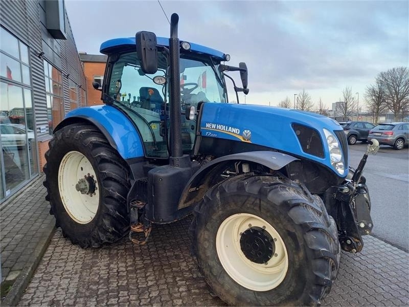 New Holland T7.220 - Трактор: фото 5 New Holland T7.220 - Трактор: фото 5