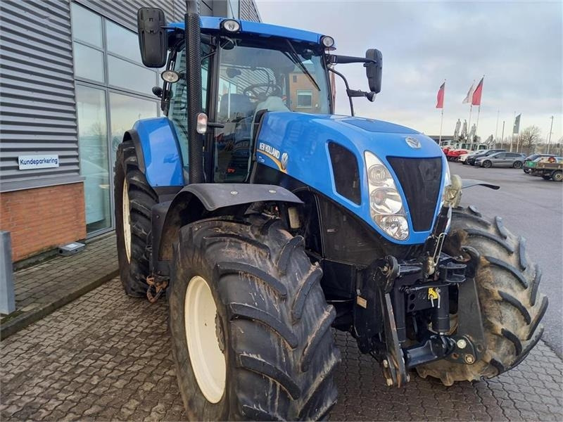 New Holland T7.220 - Трактор: фото 4 New Holland T7.220 - Трактор: фото 4