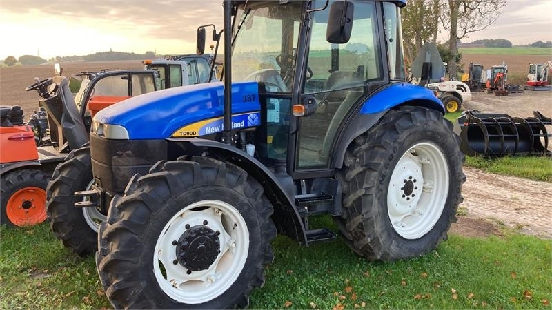 New Holland TD90D - Трактор: фото 1 New Holland TD90D - Трактор: фото 1