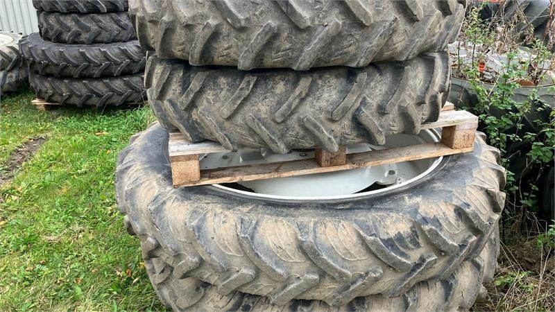 Taurus 270/95R32 - 300/95R46 - Шина для Сельскохозяйственной техники: фото 1 Taurus 270/95R32 - 300/95R46 - Шина для Сельскохозяйственной техники: фото 1