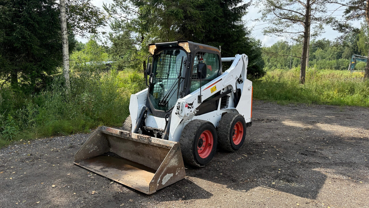 BOBCAT S530 - Мини-погрузчик с бортовым поворотом: фото 1 BOBCAT S530 - Мини-погрузчик с бортовым поворотом: фото 1