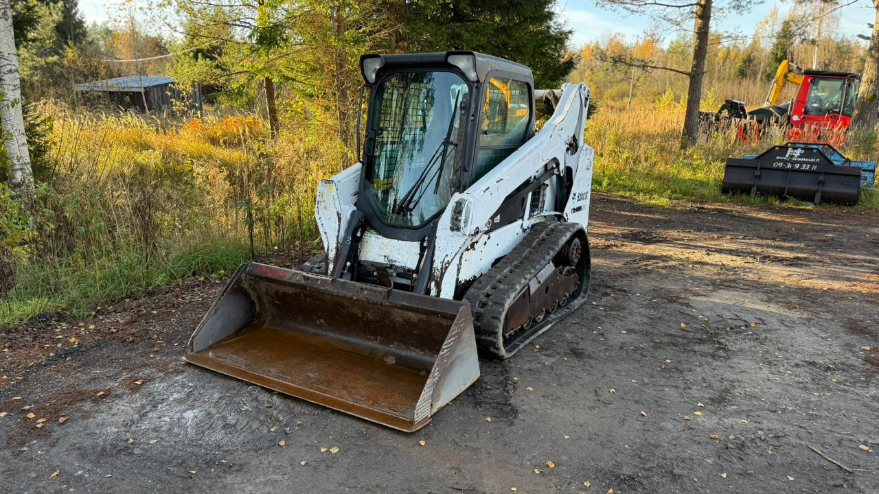 Bobcat T590 - Мини-погрузчик с бортовым поворотом: фото 1 Bobcat T590 - Мини-погрузчик с бортовым поворотом: фото 1
