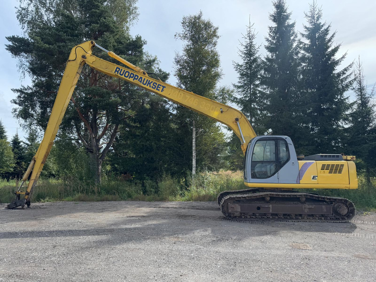 New Holland E 215 - Гусеничный экскаватор: фото 2 New Holland E 215 - Гусеничный экскаватор: фото 2