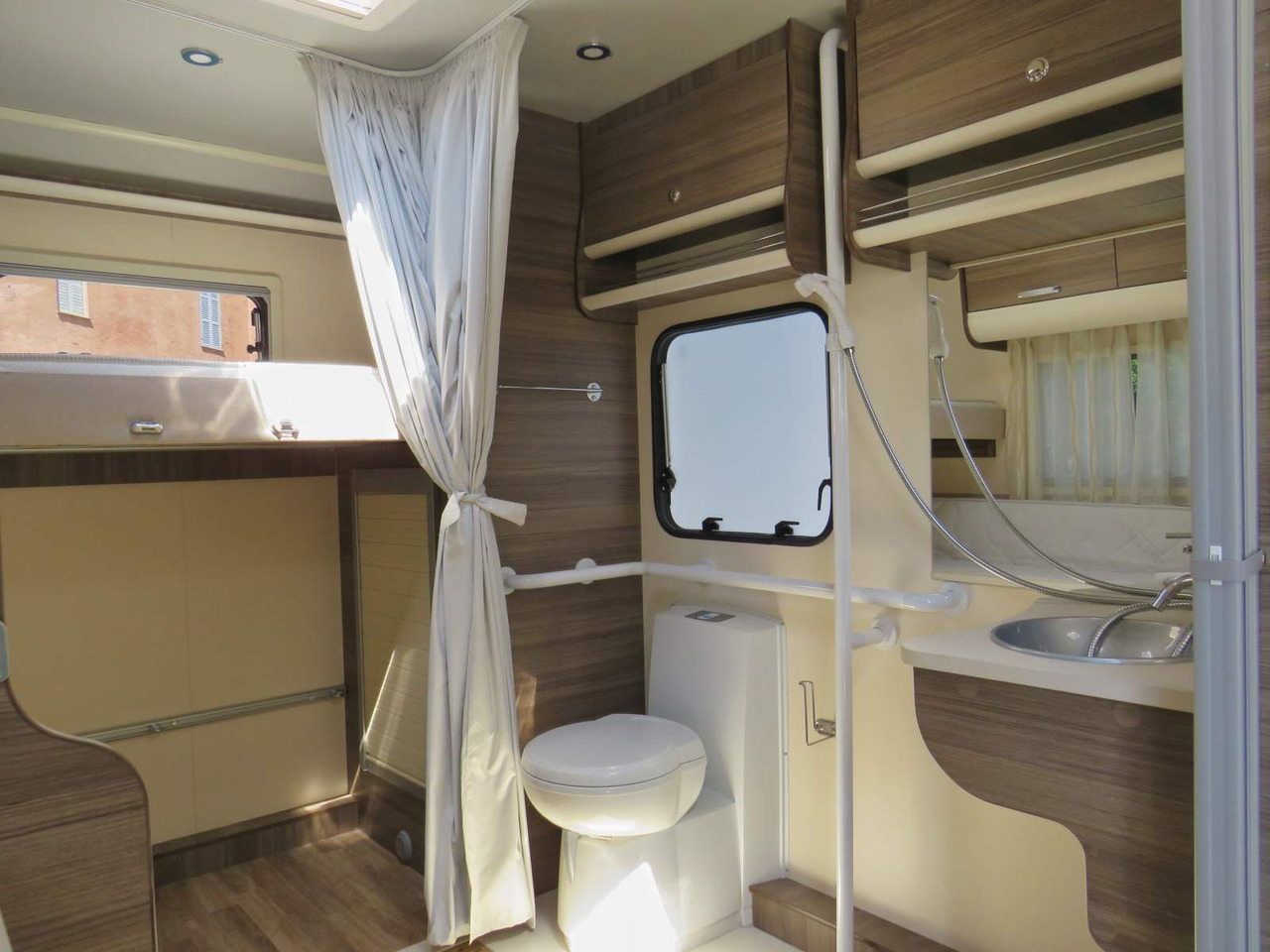 Fiat Ducato RETRACTABLE PLATFORM (300KG CAPACITY) - Дом на колесах: фото 3 Fiat Ducato RETRACTABLE PLATFORM (300KG CAPACITY) - Дом на колесах: фото 3