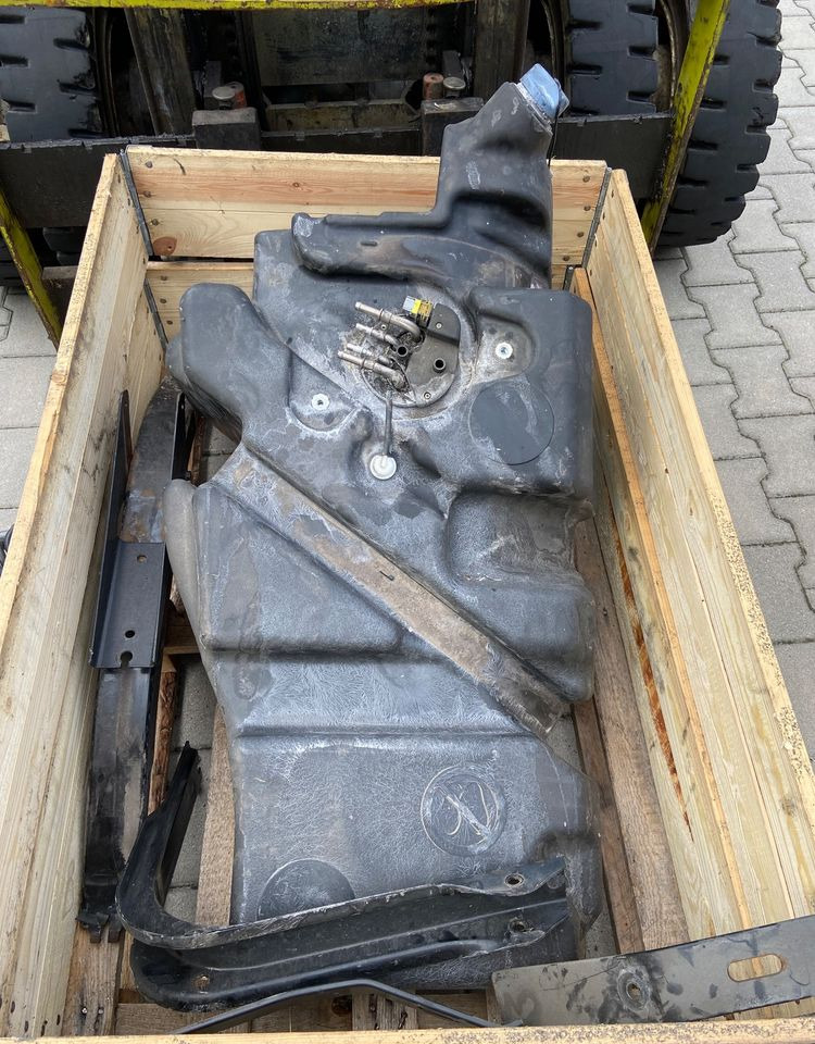 Zbiornik adblue DAF XF 106 euro 6 lift kompletny ad blue - Бак для AdBlue для Грузовиков: фото 2 Zbiornik adblue DAF XF 106 euro 6 lift kompletny ad blue - Бак для AdBlue для Грузовиков: фото 2