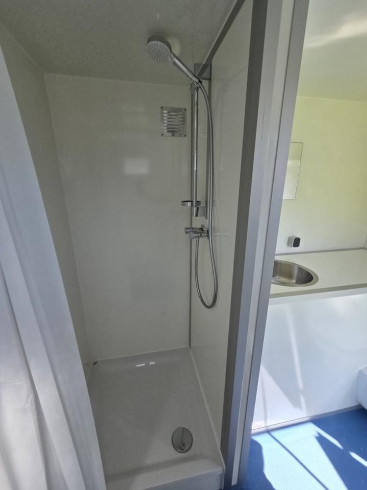 Badezimmerwagen Bad Anhänger Sanitär-Anhänger WC Dusche - Жилой контейнер, Прицеп: фото 3 Badezimmerwagen Bad Anhänger Sanitär-Anhänger WC Dusche - Жилой контейнер, Прицеп: фото 3