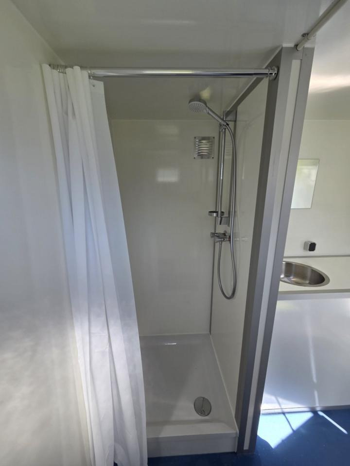 Badezimmerwagen Bad Anhänger Sanitär-Anhänger WC Dusche - Жилой контейнер, Прицеп: фото 4 Badezimmerwagen Bad Anhänger Sanitär-Anhänger WC Dusche - Жилой контейнер, Прицеп: фото 4