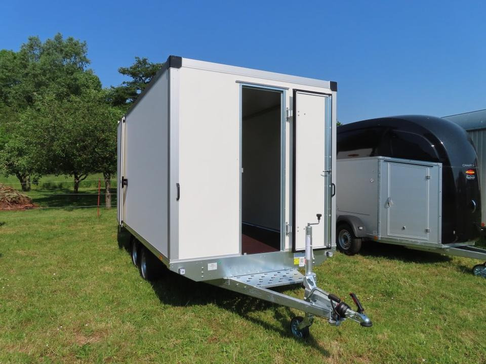 Böckmann PKW-Anhänger Kofferanhänger KH 4121/27 F 2,7t Tür - Прицеп-фургон: фото 3 Böckmann PKW-Anhänger Kofferanhänger KH 4121/27 F 2,7t Tür - Прицеп-фургон: фото 3