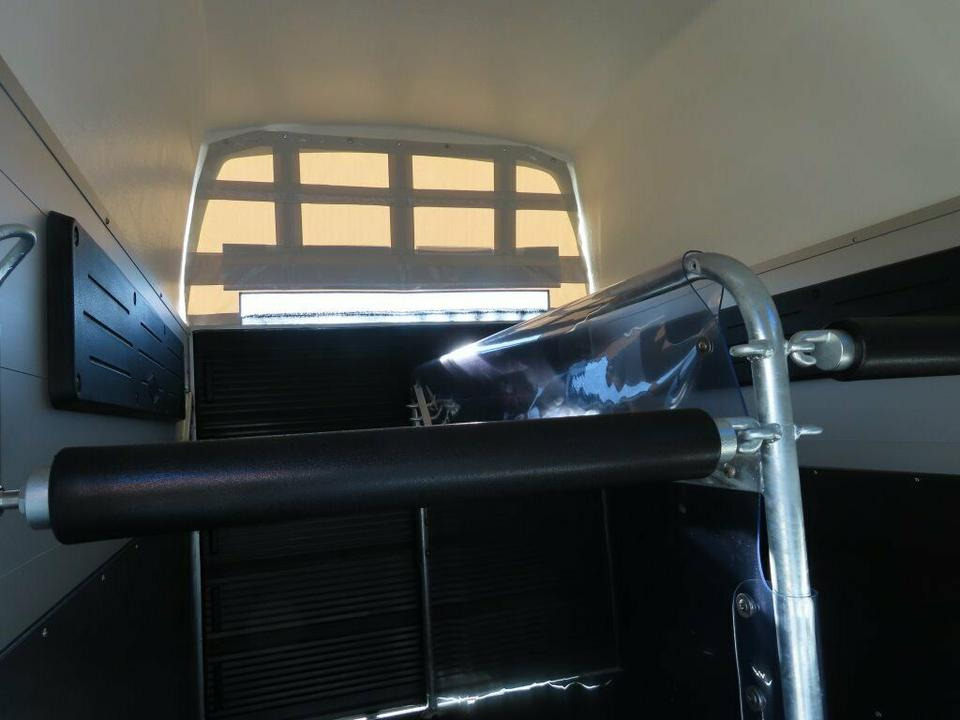 Прицеп-коневоз Böckmann Pferdeanhänger Champion R, Alub., 100 km/h: фото 10 Прицеп-коневоз Böckmann Pferdeanhänger Champion R, Alub., 100 km/h: фото 10