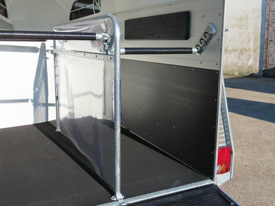 Прицеп-коневоз Böckmann Pferdeanhänger Champion R, Alub., 100 km/h: фото 6 Прицеп-коневоз Böckmann Pferdeanhänger Champion R, Alub., 100 km/h: фото 6