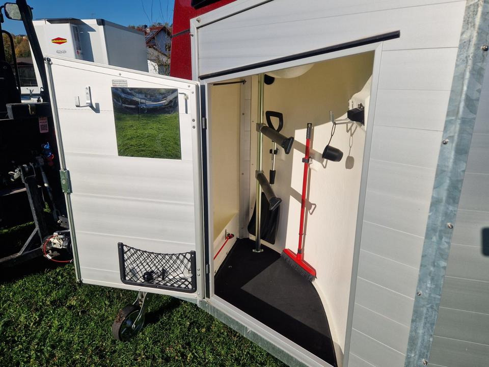 Böckmann Pferdeanhänger Champion R, SaKa., 100 km/h - Прицеп-коневоз: фото 4 Böckmann Pferdeanhänger Champion R, SaKa., 100 km/h - Прицеп-коневоз: фото 4