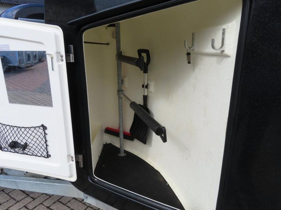 Böckmann Pferdeanhänger, Comfort, Alub. Sattelk. 100 km/h, top - Прицеп-коневоз: фото 3 Böckmann Pferdeanhänger, Comfort, Alub. Sattelk. 100 km/h, top - Прицеп-коневоз: фото 3