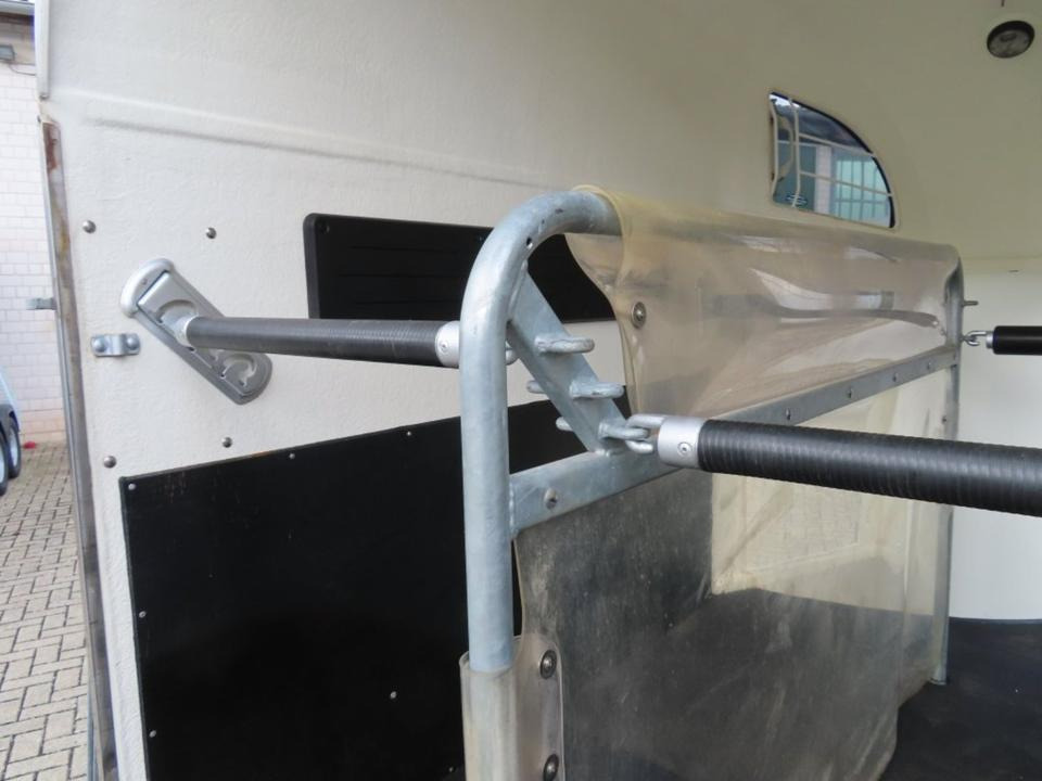 Böckmann Pferdeanhänger, Comfort, Alub. Sattelk. 100 km/h, top - Прицеп-коневоз: фото 4 Böckmann Pferdeanhänger, Comfort, Alub. Sattelk. 100 km/h, top - Прицеп-коневоз: фото 4