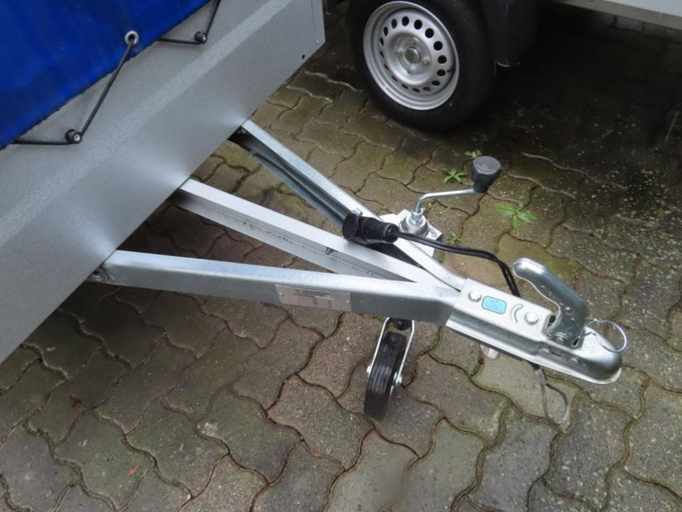 Прицеп для легкового автомобиля Böckmann-TPV PKW Anhänger, 750 kg, Plane, 100 km, Stützen: фото 10 Прицеп для легкового автомобиля Böckmann-TPV PKW Anhänger, 750 kg, Plane, 100 km, Stützen: фото 10
