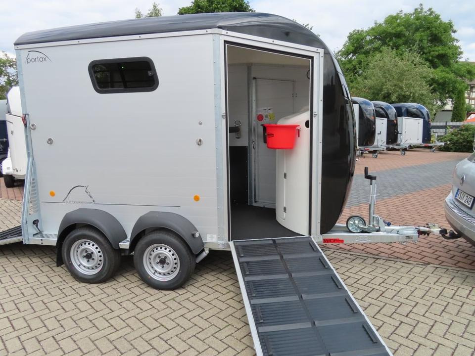 Прицеп-коневоз Pferdeanhänger Böckmann Portax K, Sattelk. Entladeklappe, 100 k.: фото 7 Прицеп-коневоз Pferdeanhänger Böckmann Portax K, Sattelk. Entladeklappe, 100 k.: фото 7