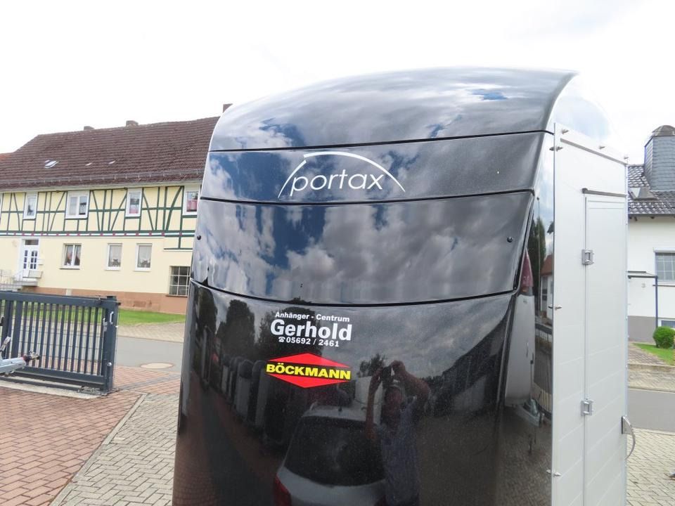 Прицеп-коневоз Pferdeanhänger Böckmann Portax K, Sattelk. Entladeklappe, 100 k.: фото 15 Прицеп-коневоз Pferdeanhänger Böckmann Portax K, Sattelk. Entladeklappe, 100 k.: фото 15