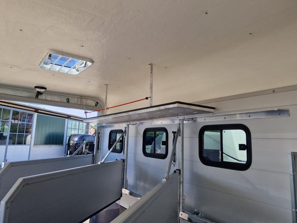 Прицеп-коневоз Pferdeanhänger Böckmann Traveller G3: фото 13