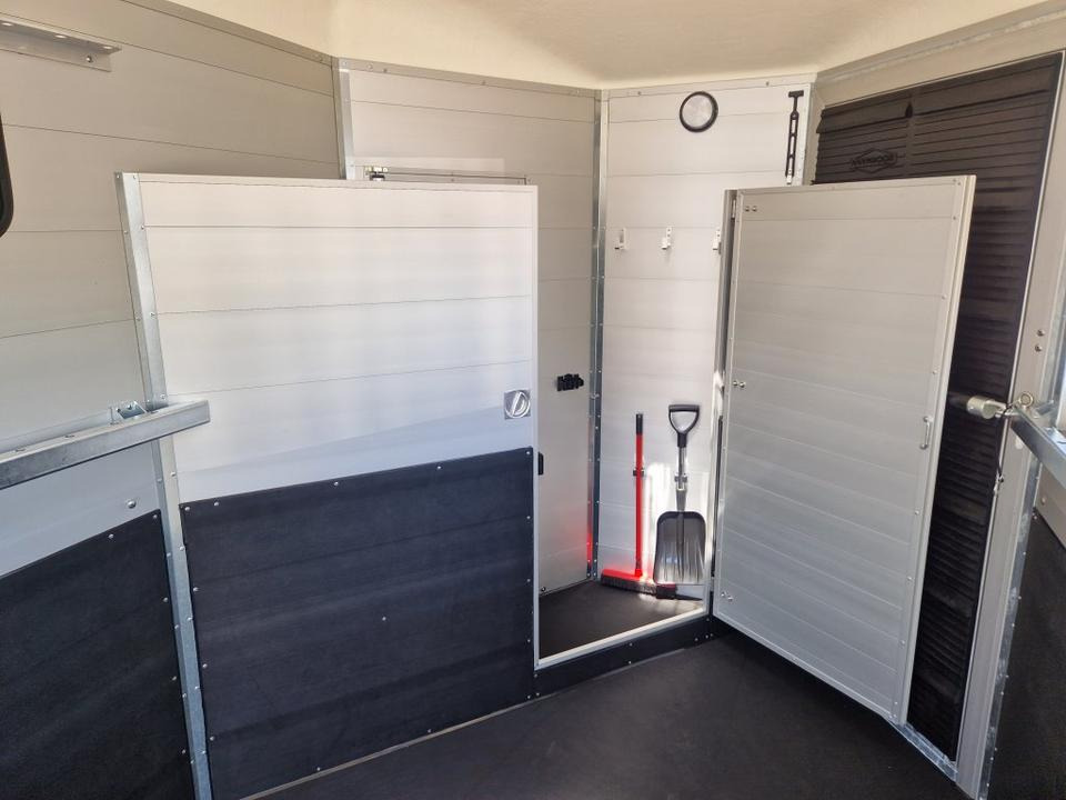 Прицеп-коневоз Pferdeanhänger Böckmann Traveller G3: фото 6