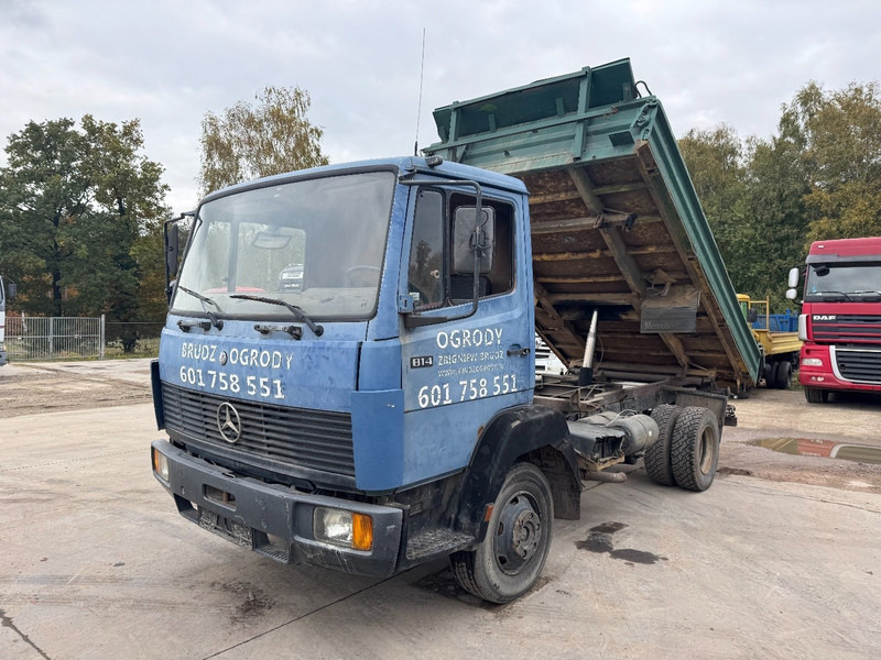 Mercedes-Benz SK 814 (6 CYLINDER / STEEL SUSPENSION / MANUAL PUMP / 3-SIDE TIPPER) - Самосвал: фото 1 Mercedes-Benz SK 814 (6 CYLINDER / STEEL SUSPENSION / MANUAL PUMP / 3-SIDE TIPPER) - Самосвал: фото 1