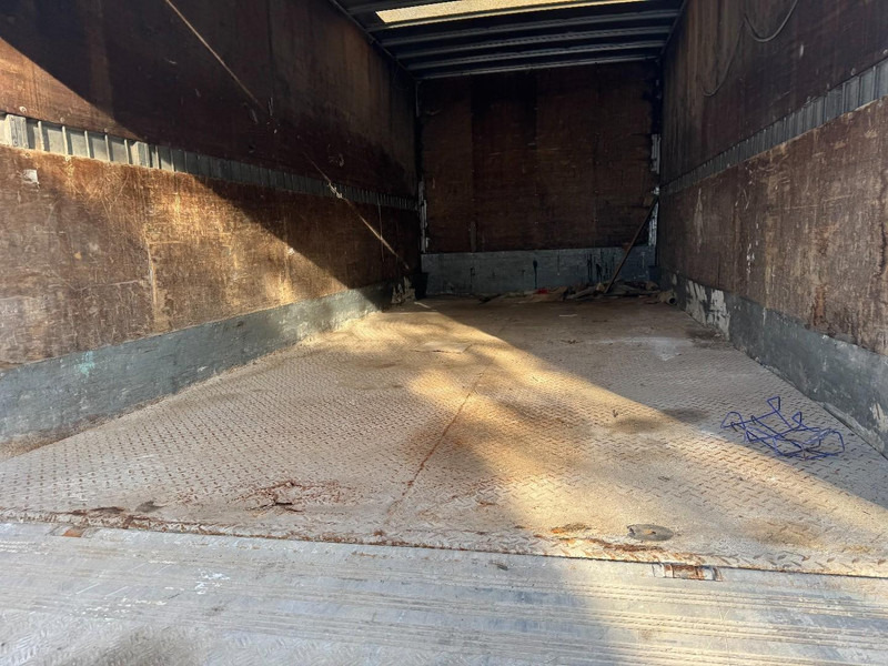 Грузовик с закрытым кузовом Mercedes-Benz SK 814 (STEEL SUSPENSION & MANUAL GEARBOX / SUSPENSION LAMES & BOITE MANUELLE): фото 15 Грузовик с закрытым кузовом Mercedes-Benz SK 814 (STEEL SUSPENSION & MANUAL GEARBOX / SUSPENSION LAMES & BOITE MANUELLE): фото 15