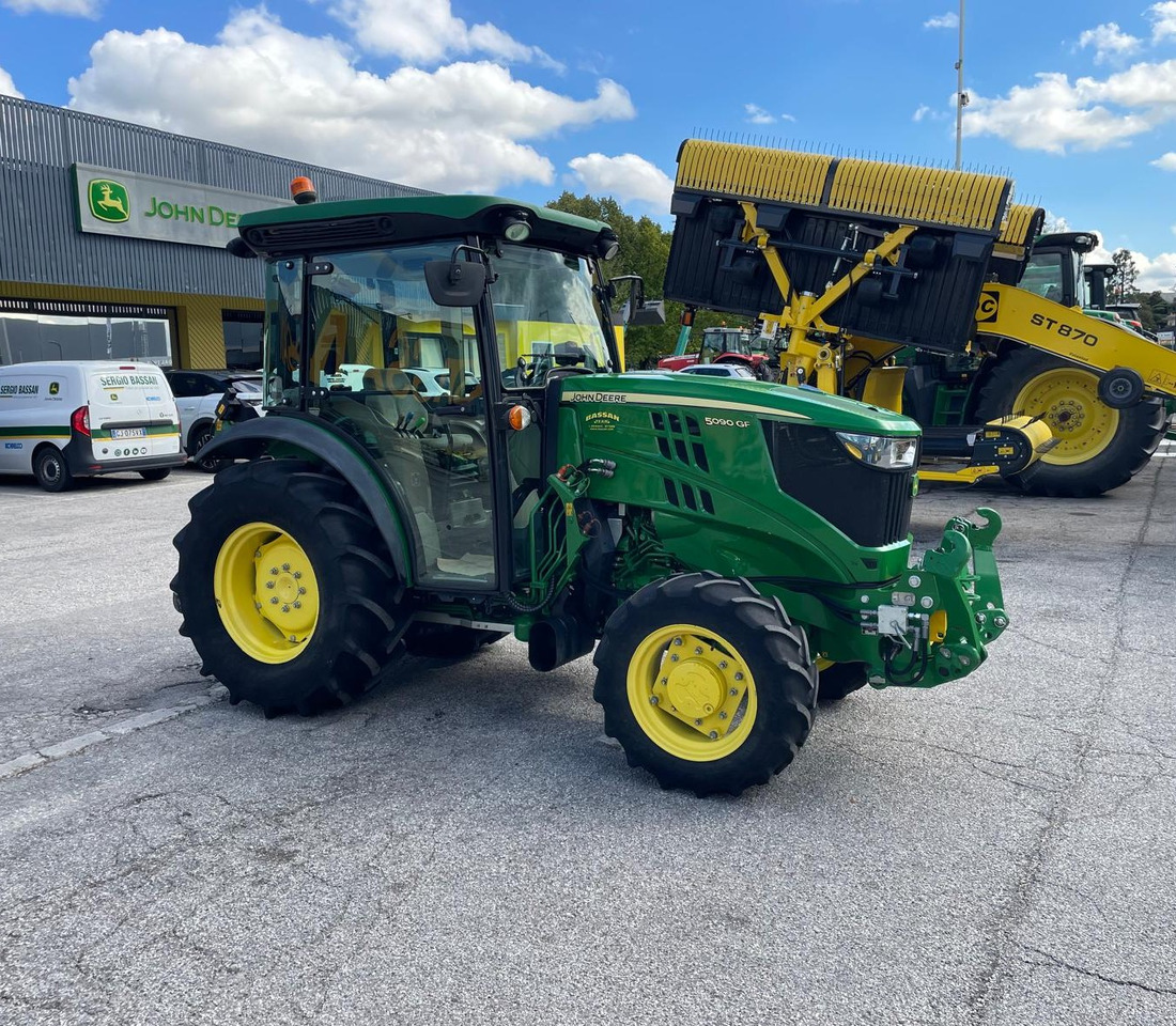 JOHN DEERE 5090 GF - Трактор: фото 2 JOHN DEERE 5090 GF - Трактор: фото 2