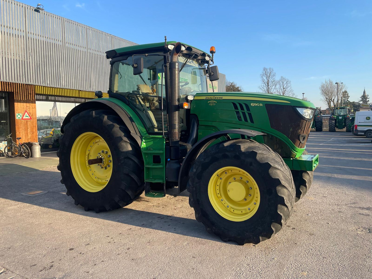 JOHN DEERE 6190 R - Трактор: фото 2 JOHN DEERE 6190 R - Трактор: фото 2
