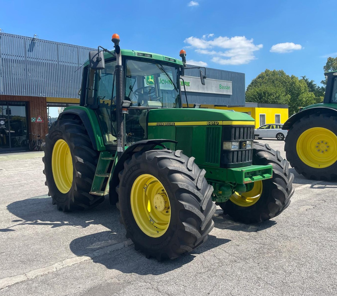 JOHN DEERE 6810 - Трактор: фото 3 JOHN DEERE 6810 - Трактор: фото 3
