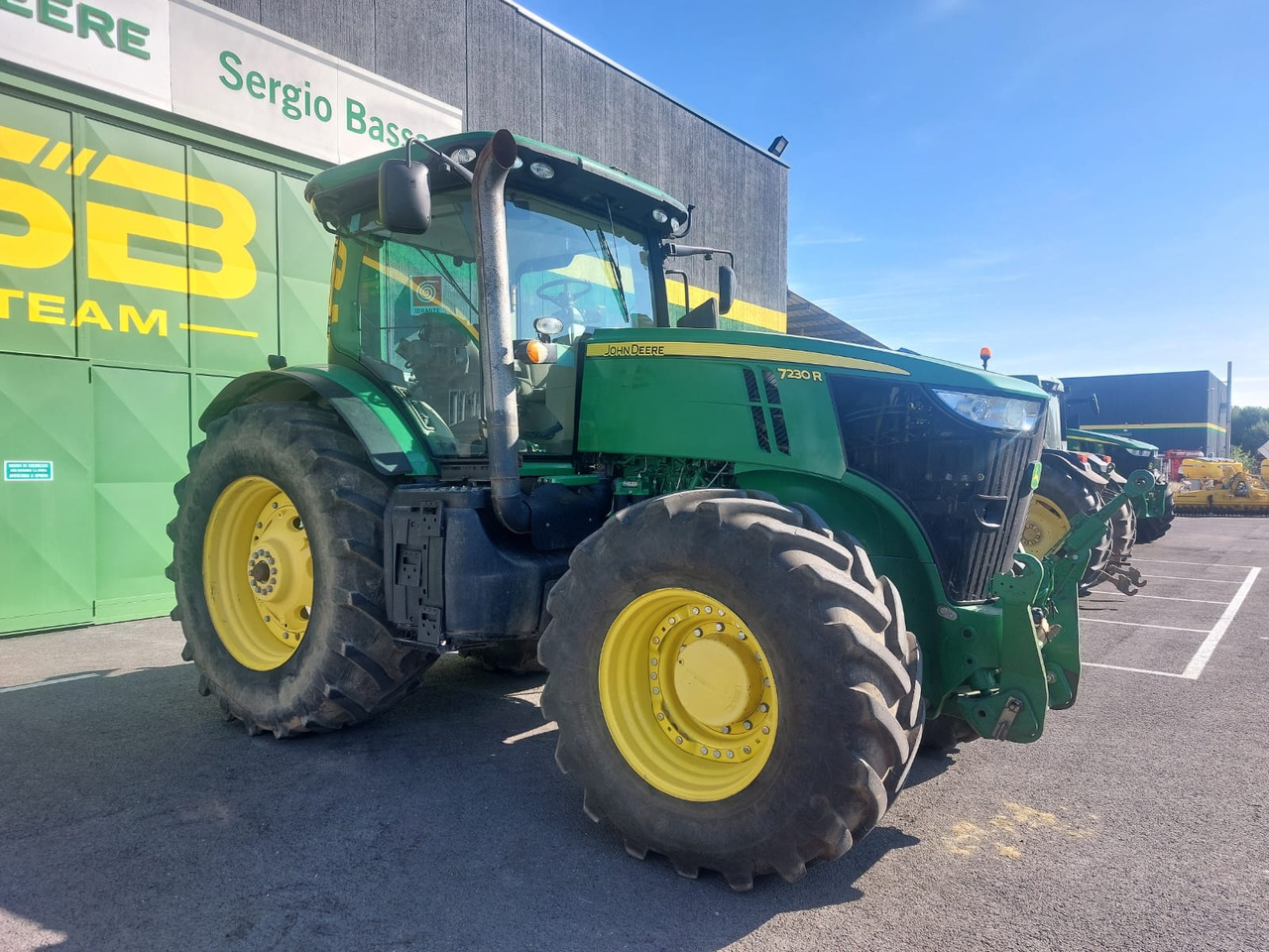 JOHN DEERE 7230 R - Трактор: фото 2 JOHN DEERE 7230 R - Трактор: фото 2