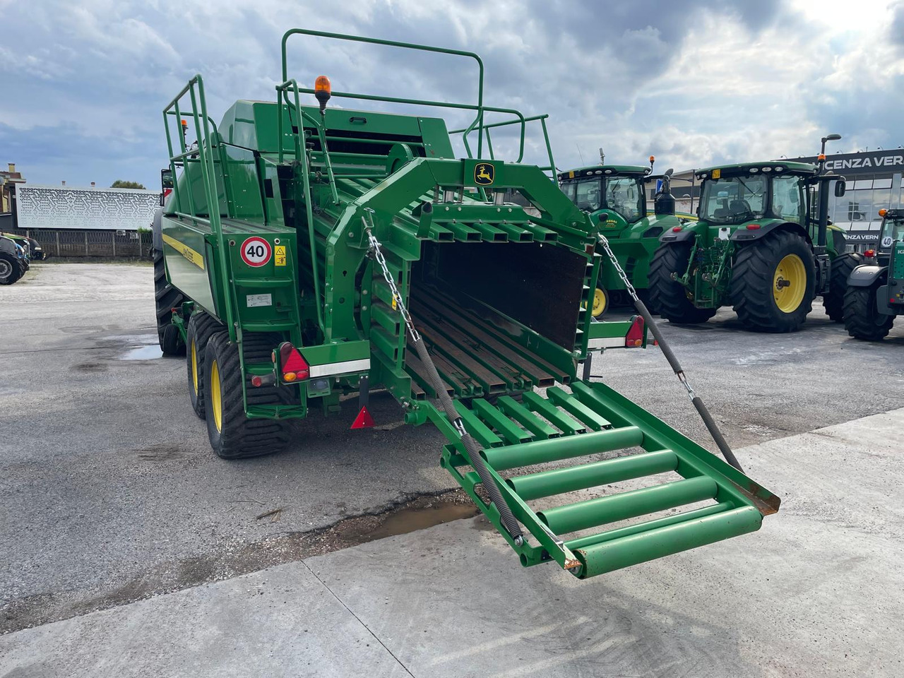 JOHN DEERE PRESSA L1534 - Пресс-подборщик тюковый: фото 3 JOHN DEERE PRESSA L1534 - Пресс-подборщик тюковый: фото 3