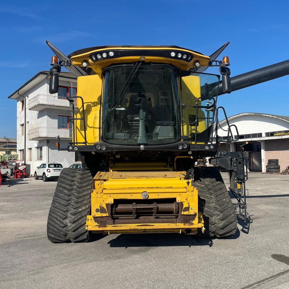 NEW HOLLAND MIETITREBBIA CR 9.90 - Зерноуборочный комбайн: фото 3 NEW HOLLAND MIETITREBBIA CR 9.90 - Зерноуборочный комбайн: фото 3