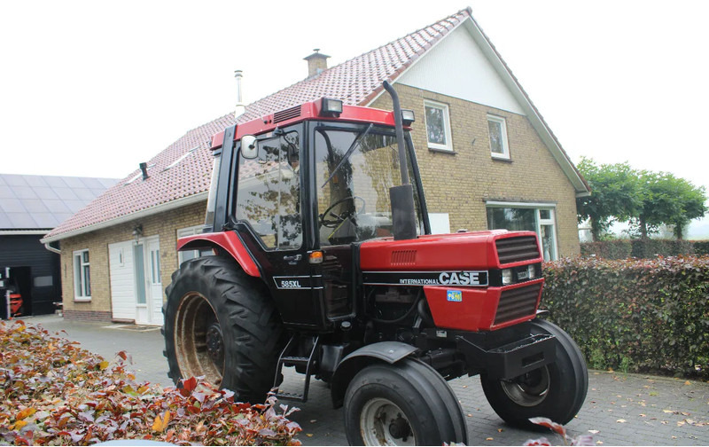 Трактор Case INTERNATIONAL 585 XL: фото 1