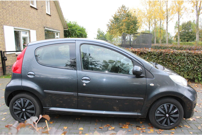 Peugeot 107 - Хэтчбек: фото 3 Peugeot 107 - Хэтчбек: фото 3