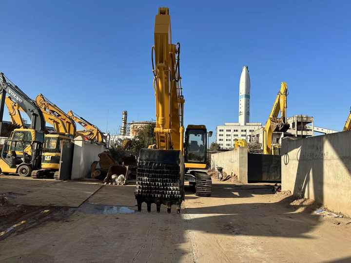 Budget-Friendly Cat 325BL Excavator| Original Parts, No Major Repairs, Global Shipping Available! - Гусеничный экскаватор: фото 4 Budget-Friendly Cat 325BL Excavator| Original Parts, No Major Repairs, Global Shipping Available! - Гусеничный экскаватор: фото 4