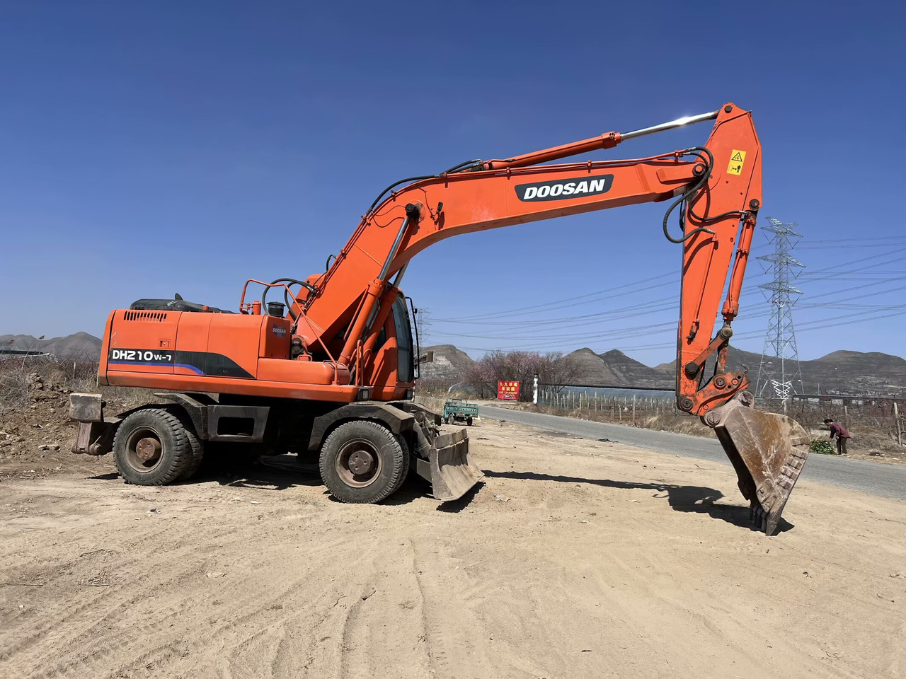 DOOSAN 210w - Колёсный экскаватор: фото 4 DOOSAN 210w - Колёсный экскаватор: фото 4