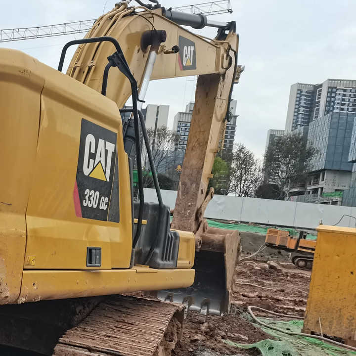 Good Condition Used CAT Excavator Japan 330GC Original Used Excavator Cat 330GC in Stock - Гусеничный экскаватор: фото 2 Good Condition Used CAT Excavator Japan 330GC Original Used Excavator Cat 330GC in Stock - Гусеничный экскаватор: фото 2