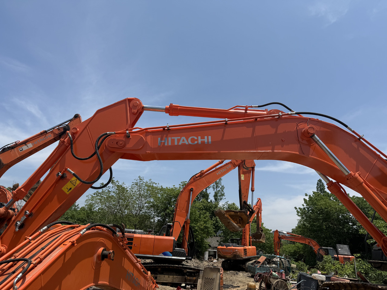 HITACHI used hitachi 350-5g excavator - Колёсный экскаватор: фото 1 HITACHI used hitachi 350-5g excavator - Колёсный экскаватор: фото 1