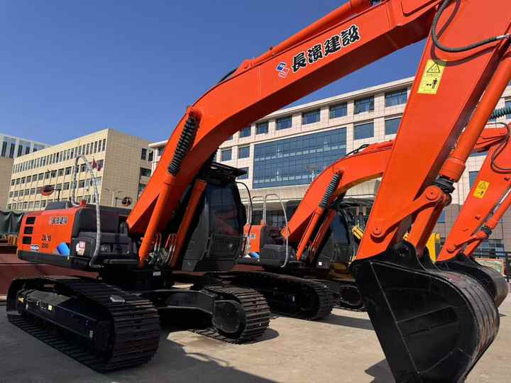 Second Hand Japan Brand Hitachi Zx200 Excavator for Sale Original Hitachi 20tons Medium Excavator in Stock - Экскаватор: фото 2 Second Hand Japan Brand Hitachi Zx200 Excavator for Sale Original Hitachi 20tons Medium Excavator in Stock - Экскаватор: фото 2