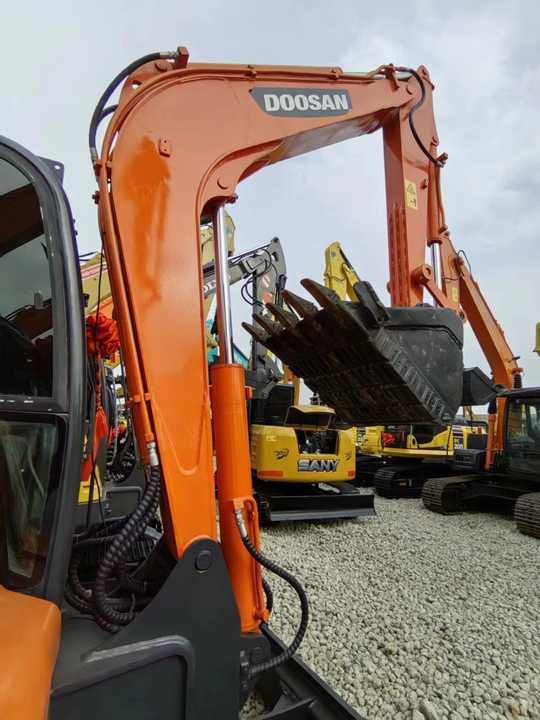 Used Digger DOOSAN DX60 Construction Machinery Construction Digger Used DOOSAN DX60 Cheap Excavator - Гусеничный экскаватор: фото 3 Used Digger DOOSAN DX60 Construction Machinery Construction Digger Used DOOSAN DX60 Cheap Excavator - Гусеничный экскаватор: фото 3