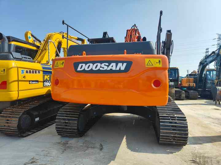 Used Doosan DX300LC-9C Excavator with Little Time Used in Excellent Condition Korea Brand Doosan 30 Tons Excavator for Sale - Экскаватор: фото 3 Used Doosan DX300LC-9C Excavator with Little Time Used in Excellent Condition Korea Brand Doosan 30 Tons Excavator for Sale - Экскаватор: фото 3
