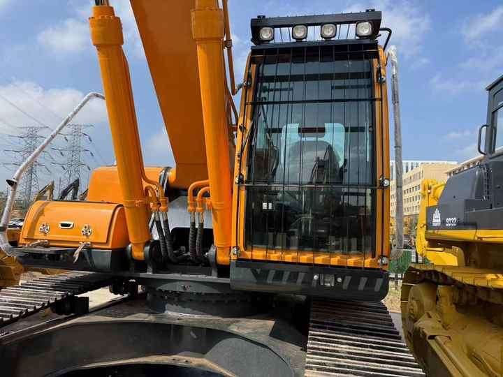 Used HYUNDAI305lc-9c Hydraulic Excavator with Excellent Performance hyundai Running Working Condition Low Price for Sale - Экскаватор: фото 4 Used HYUNDAI305lc-9c Hydraulic Excavator with Excellent Performance hyundai Running Working Condition Low Price for Sale - Экскаватор: фото 4