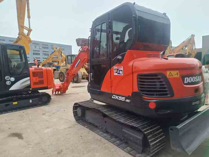 Used Mini Excavator DX55-9C Doosan Excavator 5 Tonnes High Performance Low Price for Sale Dh55 Dh60 Dx55 Dx60 in Stock - Мини-экскаватор: фото 5 Used Mini Excavator DX55-9C Doosan Excavator 5 Tonnes High Performance Low Price for Sale Dh55 Dh60 Dx55 Dx60 in Stock - Мини-экскаватор: фото 5