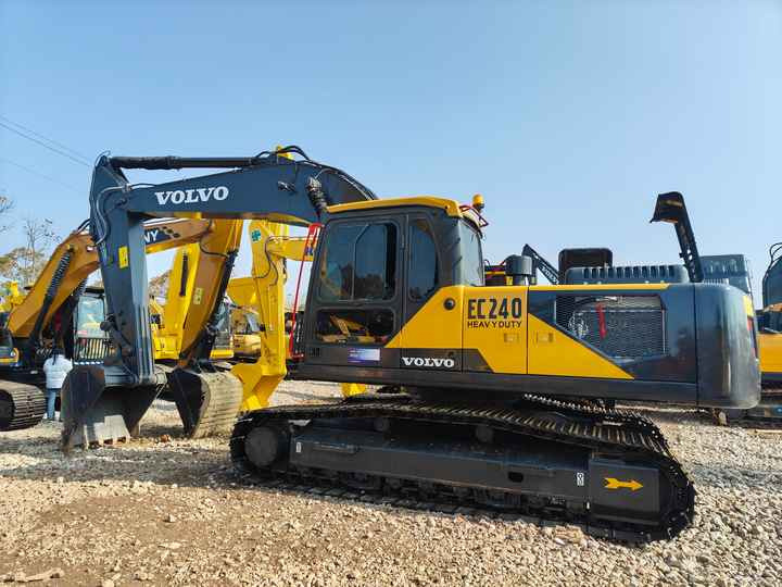 Used VOLVO EC240 Excavator for Sale with Good Performance and Low Price Powerful Construction Machinery for Sale - Экскаватор: фото 3 Used VOLVO EC240 Excavator for Sale with Good Performance and Low Price Powerful Construction Machinery for Sale - Экскаватор: фото 3